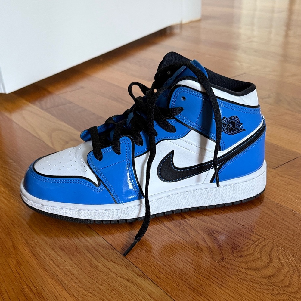 Nike Air Jordan 1 Mid SE (Black, Blue, and White High-Tops)